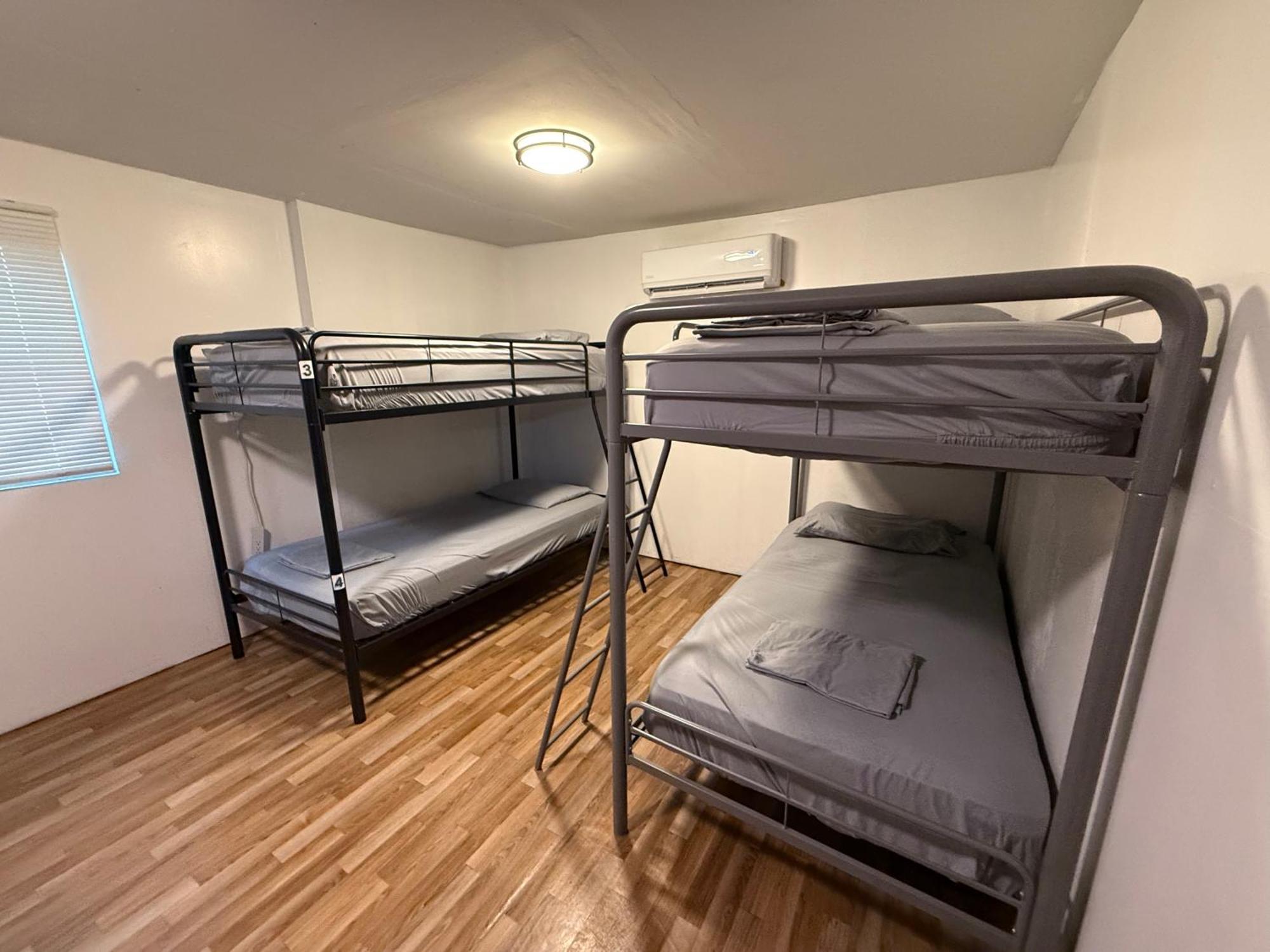 Paradiso Hostel *